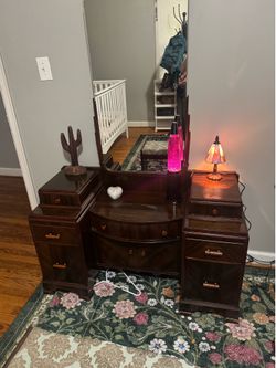 Antique Brown Wood Vanity with Arched Mirror and 4 Drawers