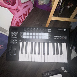 Launchkey 25 Midi Keyboard MKII