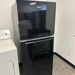 Whirlpool 24 Inch Wide Top And Bottom Refrigerator