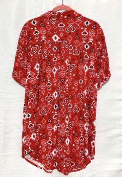 Torrid Size 2 Button Down Short Sleeve Red Heart Print Shirt