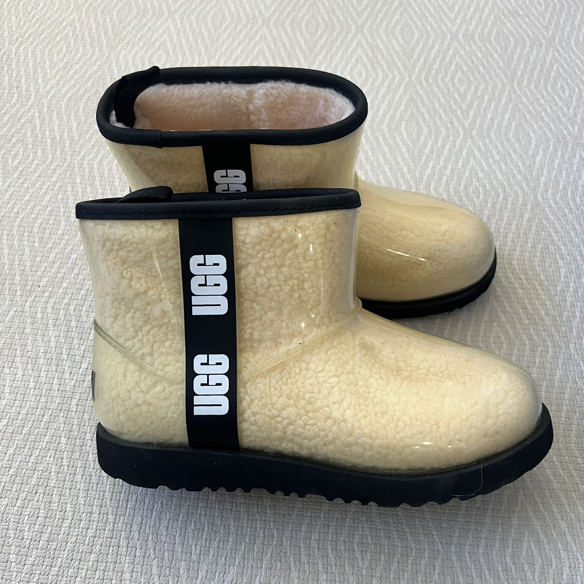 UGG Women’s Classic Clear Mini Boots (Size 6, Never Worn)