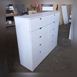 Ten drawers dresser with rails