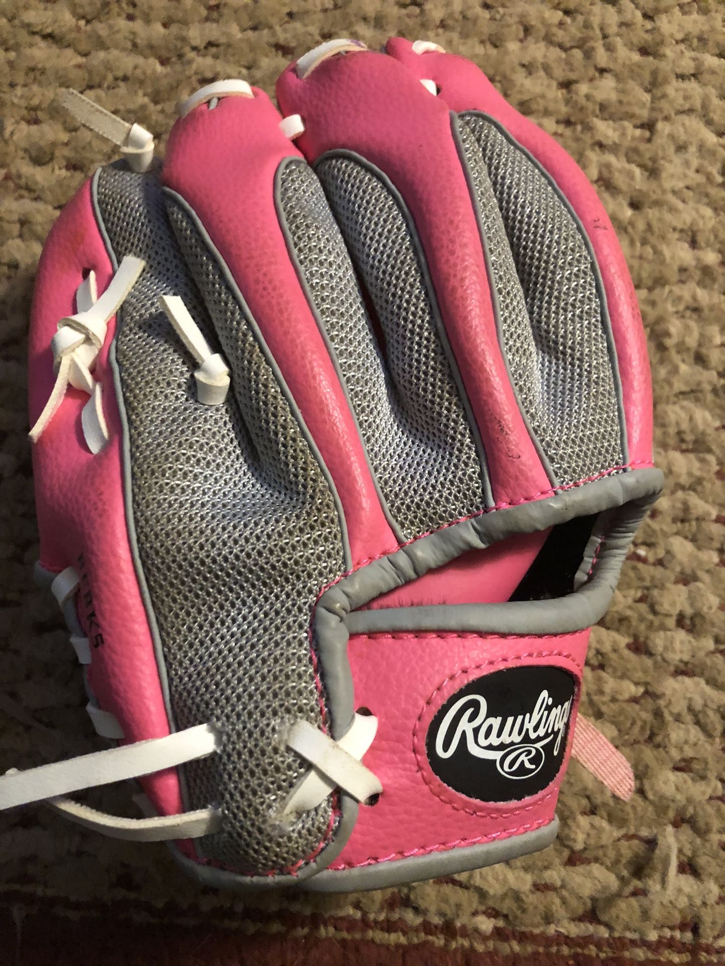 Rawlings Girl’s Glove And 2 Baseballs
