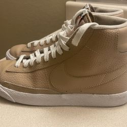 NIKE BLAZER SIZE 6Y