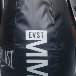 punching👊 Bag with wall attachment