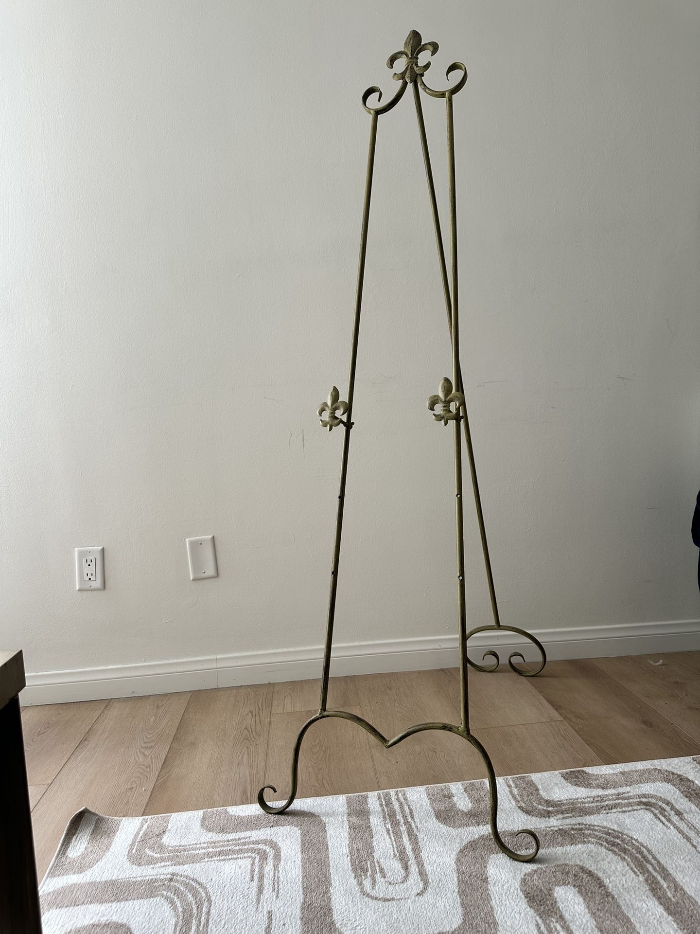 Adjustable Easel Sign Display with Fleur de Lis Design