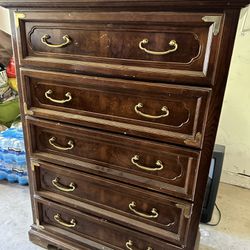Armoire - Chest of 5 Drawers 