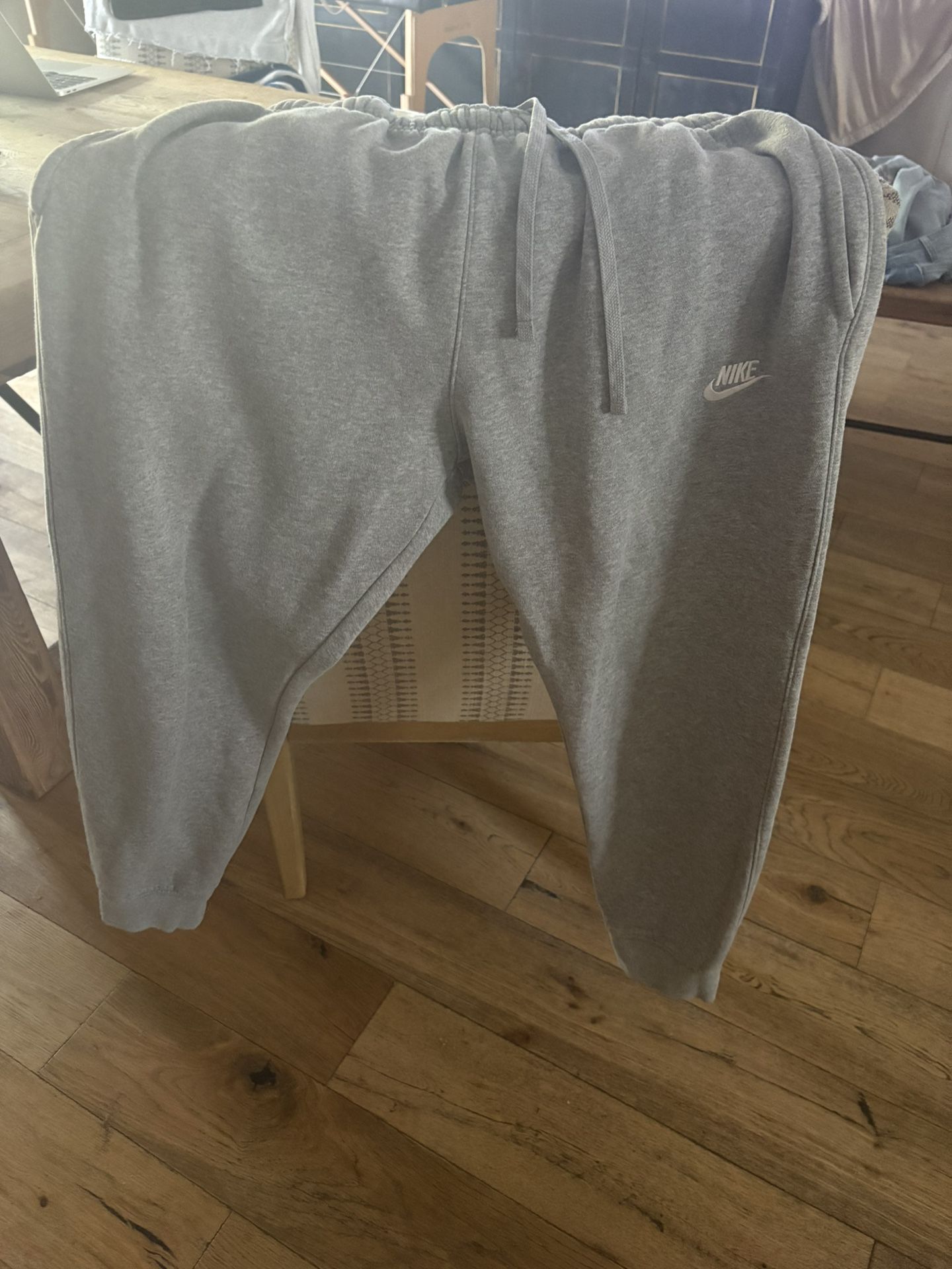 NIKE Men’s size large jogging pants