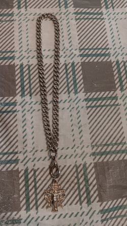 Nice 18" chain with pendent ..dont know how it can be used