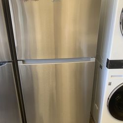 Midea 18.1 Cu Garage Ready Top Freezer Stainless Refrigerator Retail $900 Me $600 