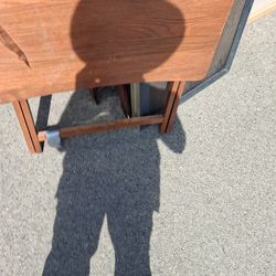 Foldable dining table