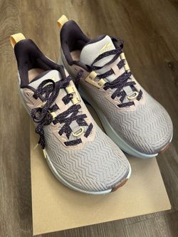 New Women’s Running Shoes Size 9 