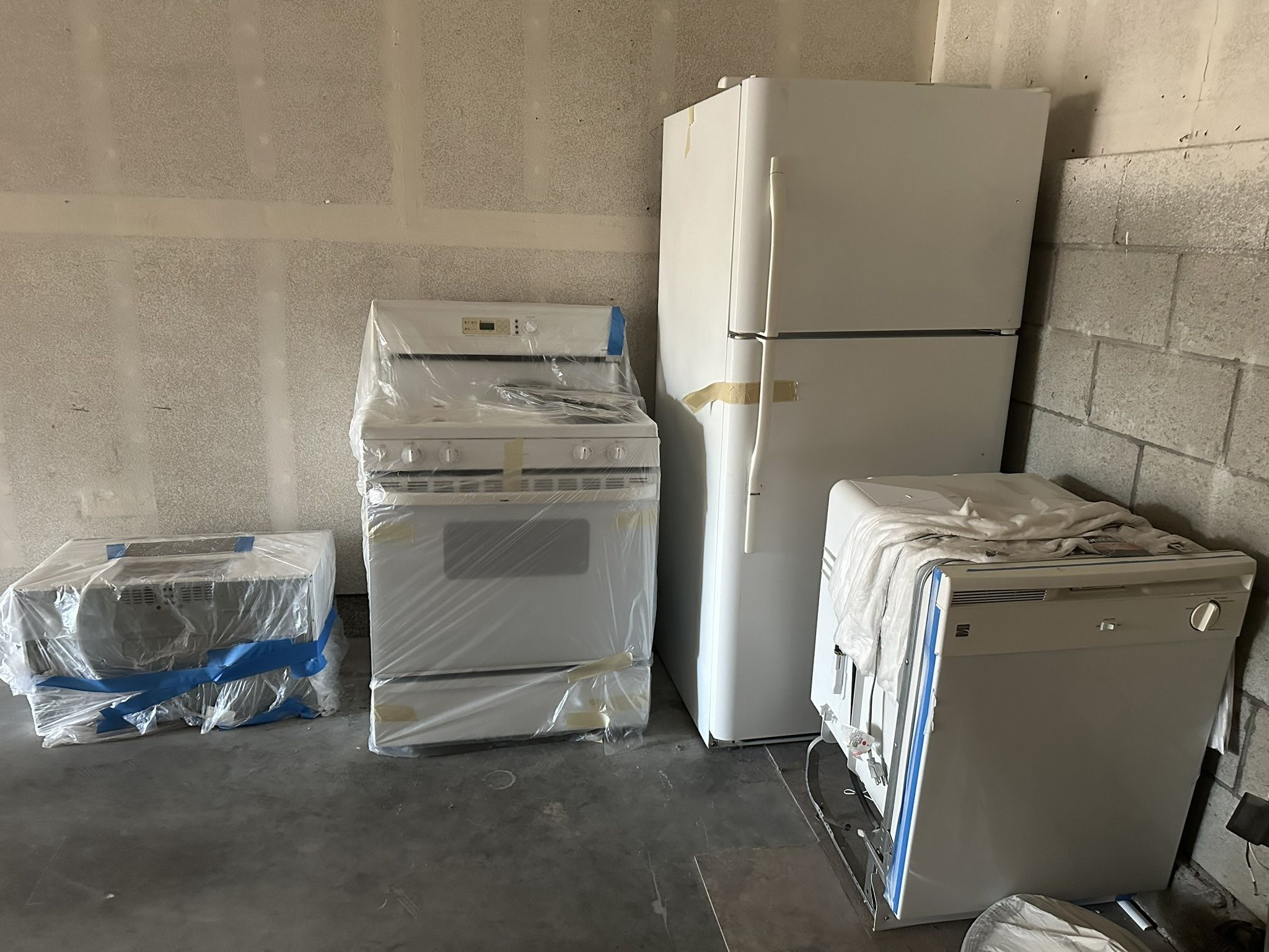 ✨ White Kitchen Appliance Set – Great Condition! ✨