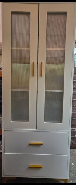 Pantry cabinet