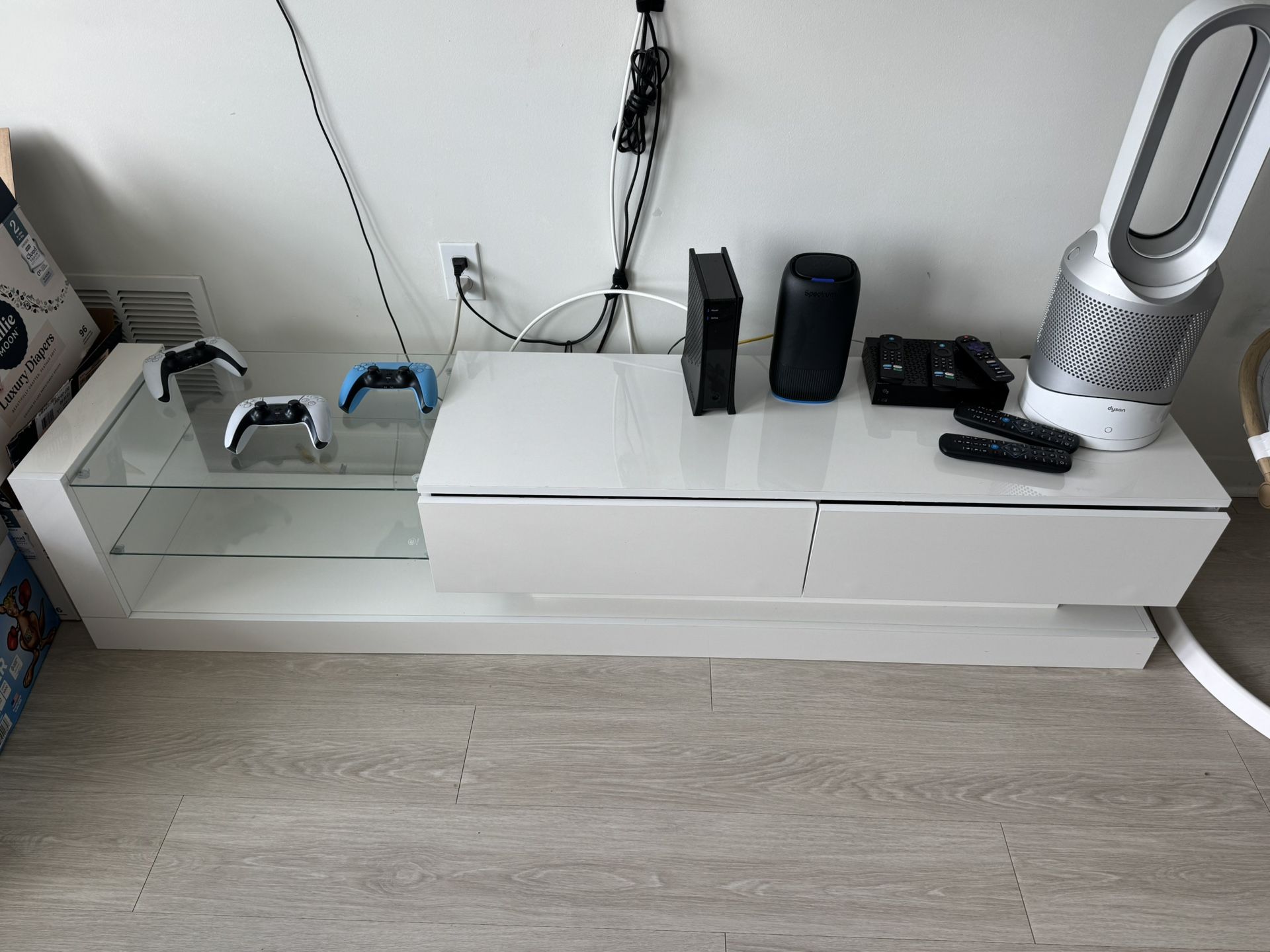 White Modern TV Stand