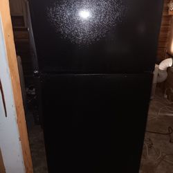 Amana Top Bottom Refrigerator