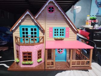 Lil woodez house/Calico critters house