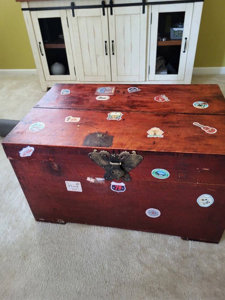 Storage Trunck/ Coffee Table