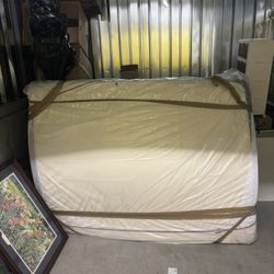 Queen Size Tempur-pedic Mattress w/ adjustable base