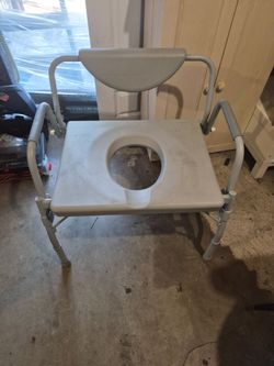 Toilet chair