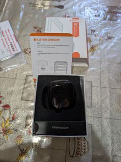 Wireless earbuds