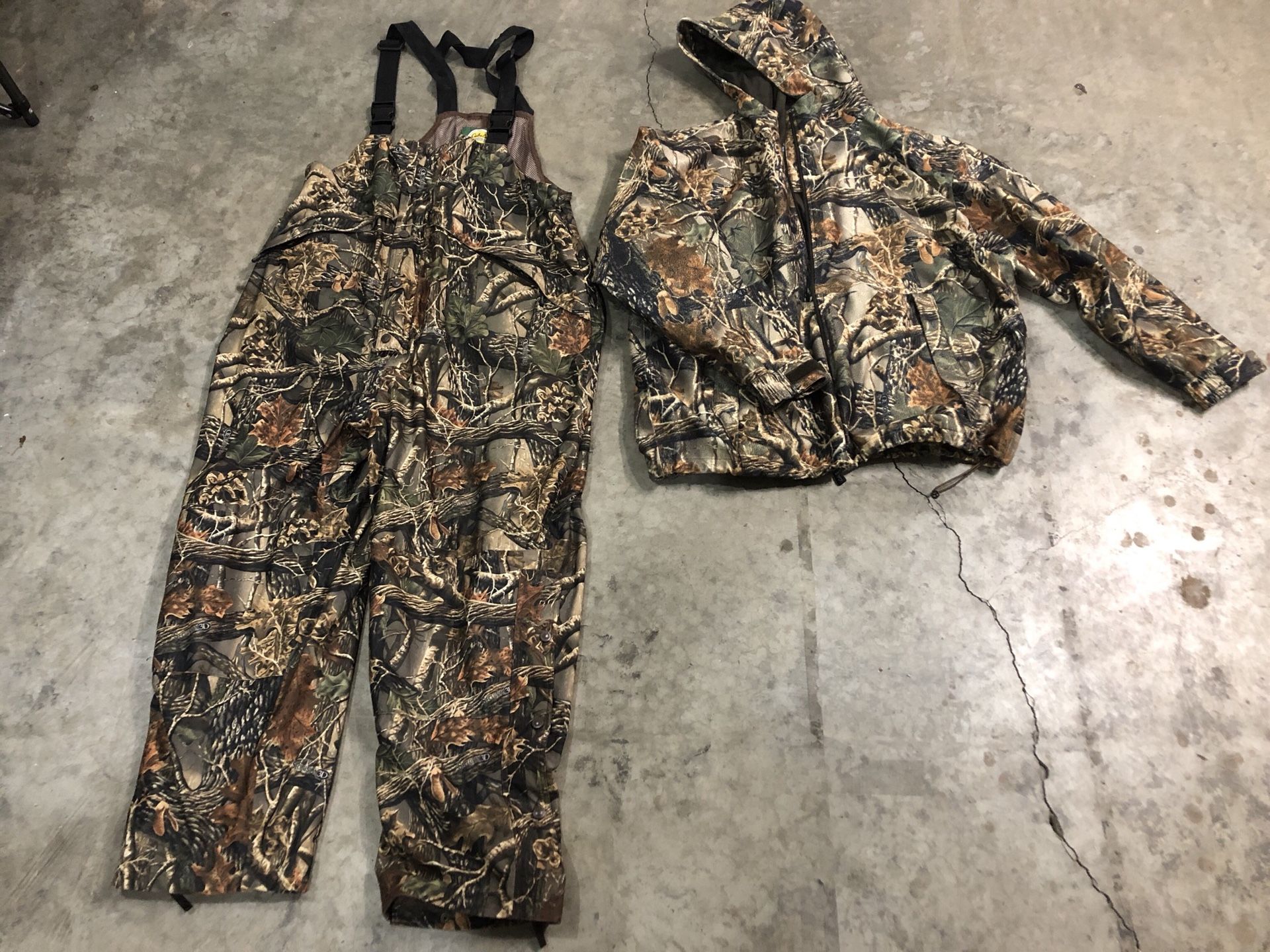 Cabela’s Men’s 3XL Waterproof Silent fabric Hunting Bibs and Jacket