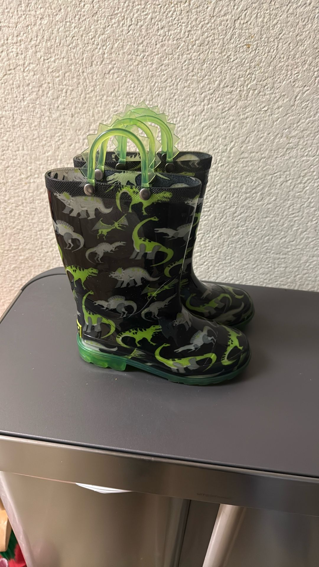 Boys Light Up Rain Boots Size 11