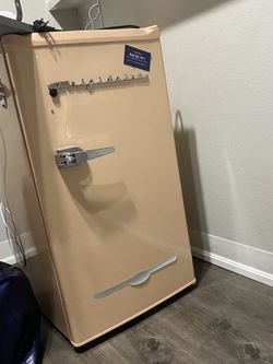Frigidaire Retro Mini Fridge