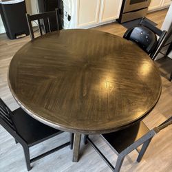 Beautiful Table & 4 Chairs