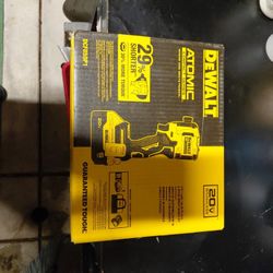 Dewall  Set  4 Pieces