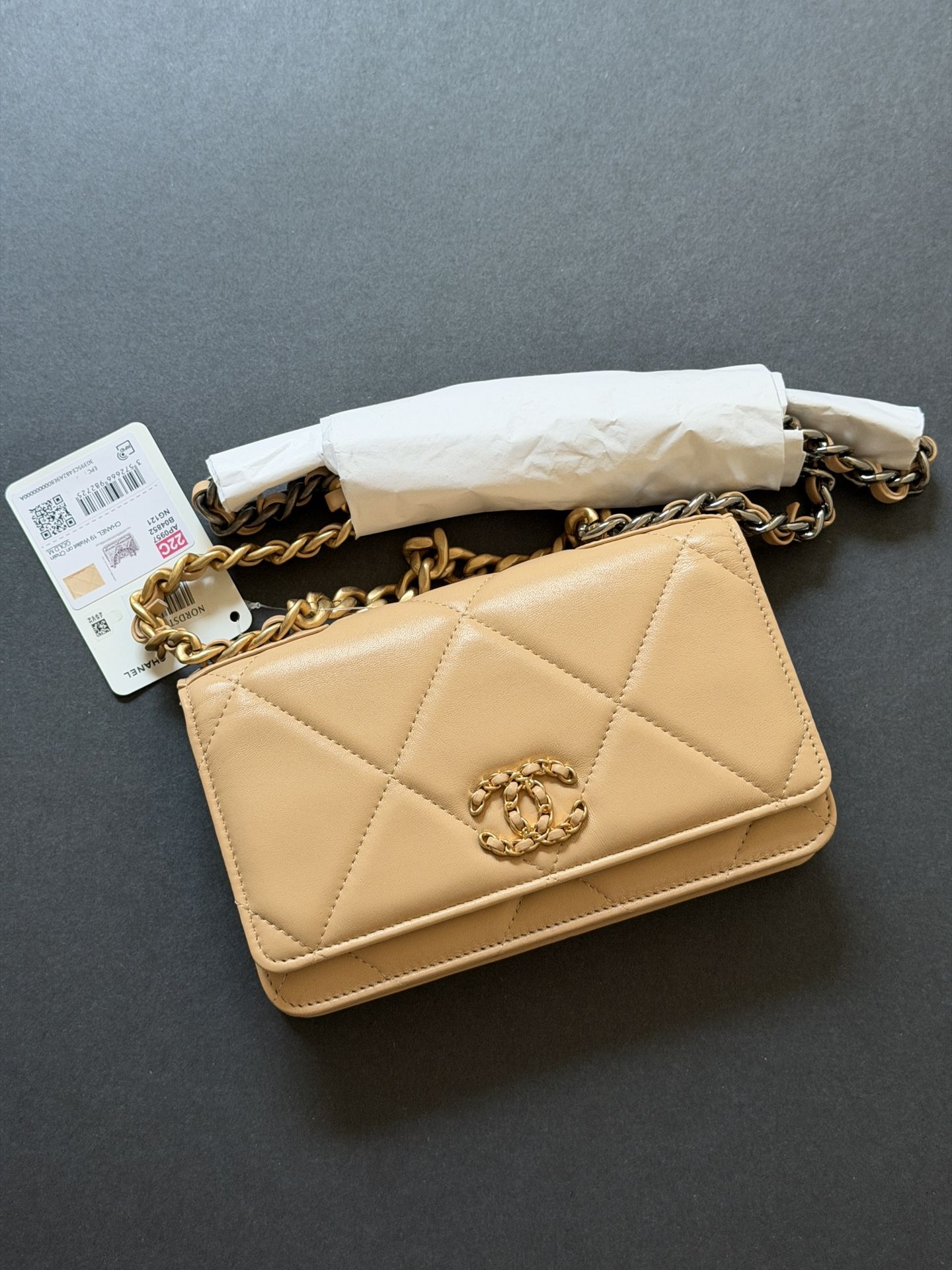 100% Authentic Bnwt Chanel 19 Lambskin WOC Quilted