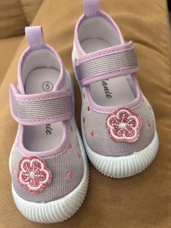 Size 5 toddler shoes
