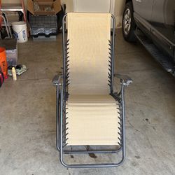 Zero Gravity Folding Lounge Chair With Pillow