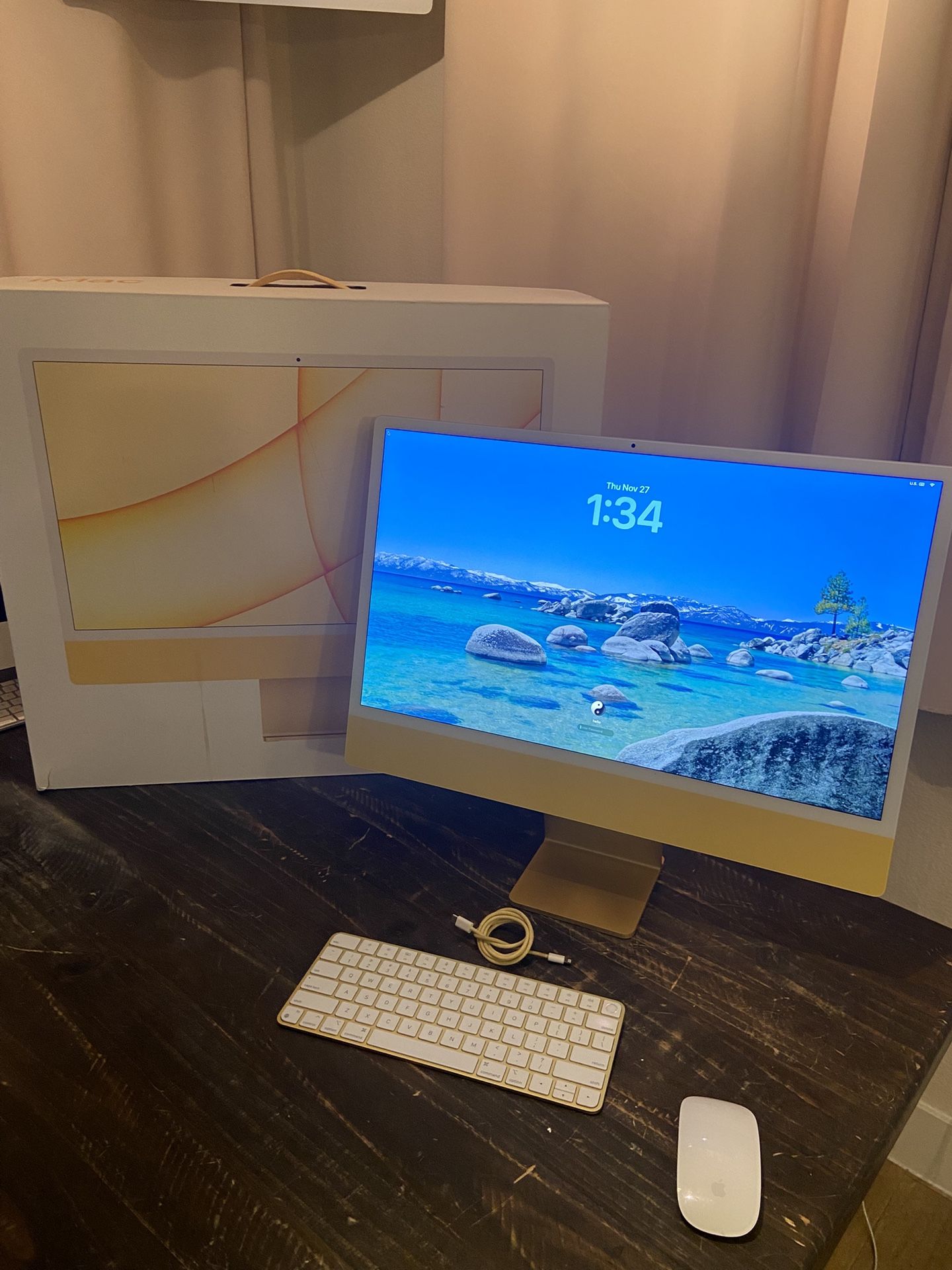 2021 Apple iMac 24-inch Yellow Complete With Keyboard , Mouse And Original Box - Works Great