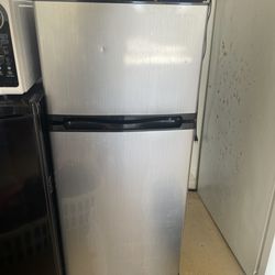 Insignia™ - 4.5 Cu. Ft. Mini Fridge with Top Freezer and ENERGY STAR Certification - Stainless Steel Look