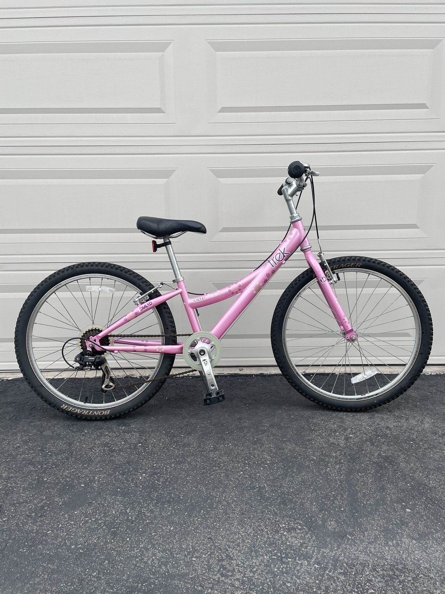 24” Trek Pettie Adults/ Petite Women Teen Kids Girls Preteen Youth Mountain Bike