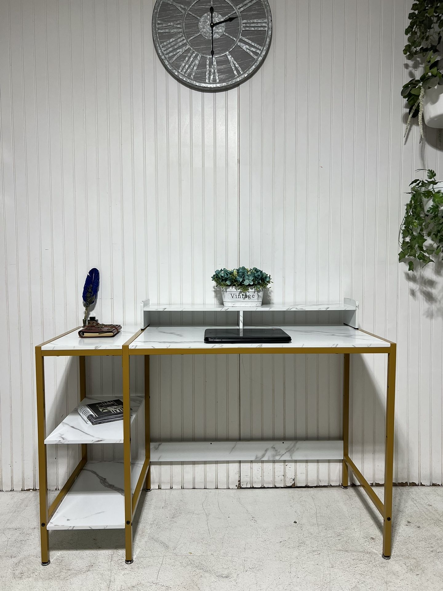 Desk, Escritorio