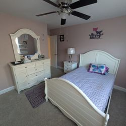 3 PCs. Full Size  Bedroom Set