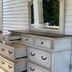 Ashley Furniture Realyn 7-Drawer Dresser