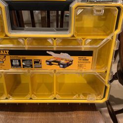 DEWALT Storage With 10 Removable Containers 