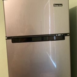 Magic Chef Small Refrigerator 