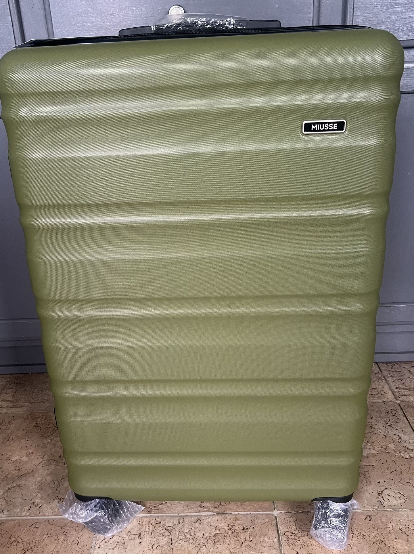Brand New MIUSSE 24”Hard Shell Suitcase
