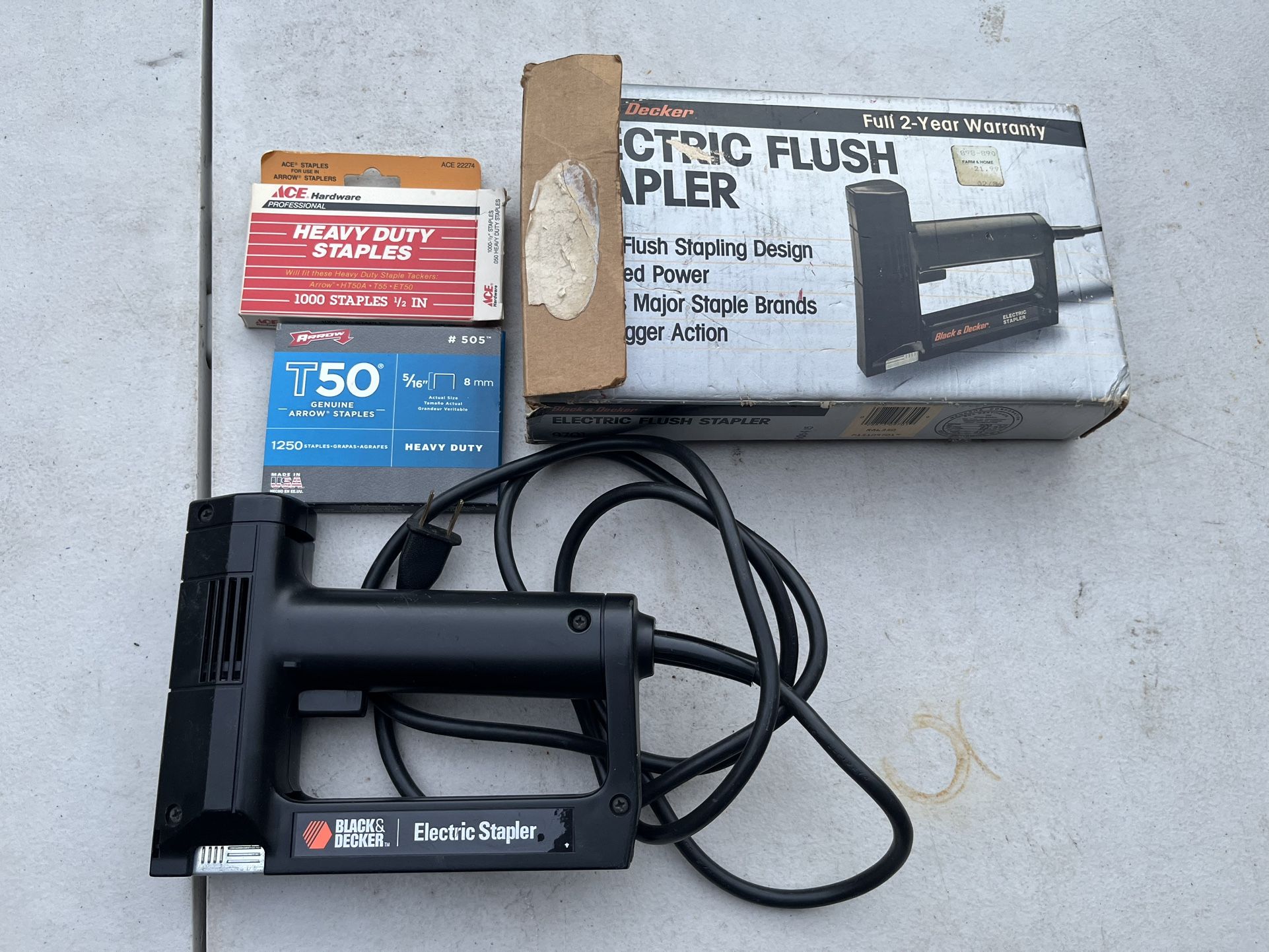Black and Decker Electric Stapler With Staples