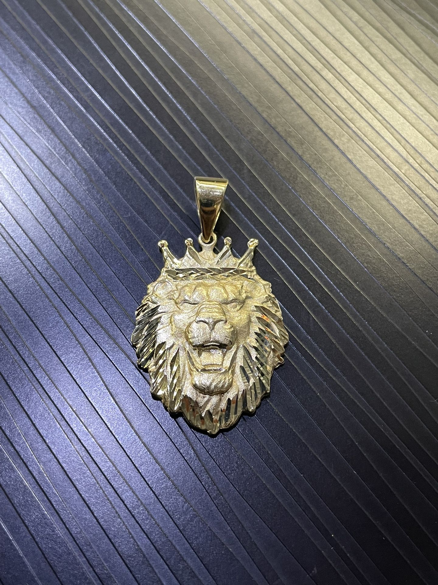 14K Lion Pendant 🥶