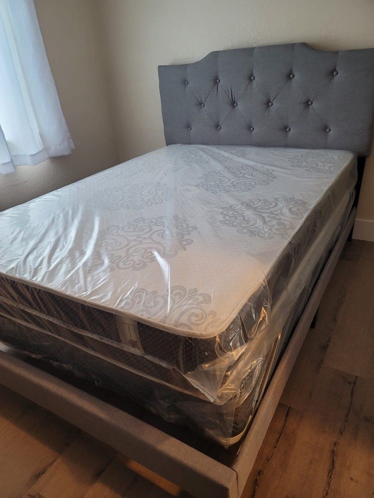 NEW QUEEN-SIZE MATTRESS AND BOX SPRING 🆕️