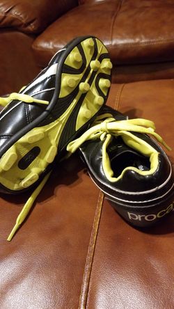 PUMA youth cleats, size 4