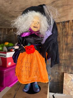 Halloween animated witch