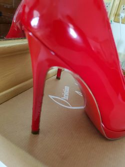 Red CHRISTIAN LOUBOUTIN Heels 7.5 for Sale in Spring, TX - OfferUp
