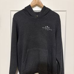 Wayward & Wild “Pacific Northwest” Graphic Hoodie – Charcoal Gray, Size Medium