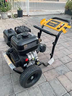 4400 PSI 4.0 GPM Gas Pressure Washer with 420cc Engine, Triplex Pump, Commercial Cold Water Power Washer